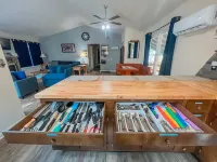 Cozy Treehouse 2-bedroom cabin in beautiful 4-season Massanutten Resort