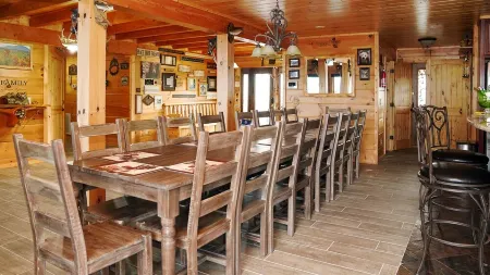 Huge 8BR Mountaintop Mansion, with Majestic Views,Oversized deck in Mt.Airy, NC.