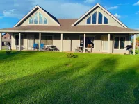 Golf Course Condo - Spacious 3 Bed, 3 Bath  Condo with Hot Tub, Sauna, & Pool