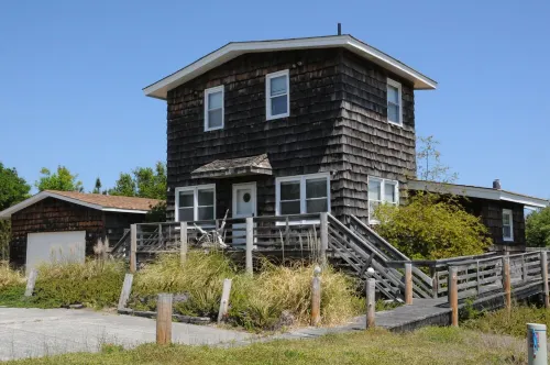 BUCKEYE BEACH INN!!! LOCATED ON GOLF COURSE, LARGE POOL, 5 MINUTES TO BEACH!!!