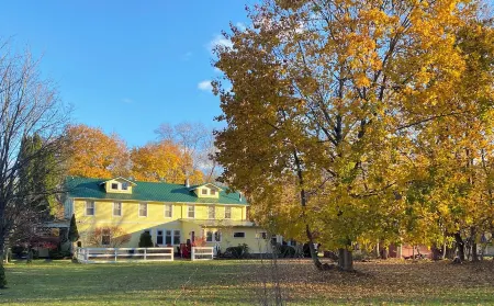 Hollykisshudsonvalley Fully Renovated Lodge- Private Guest Suite