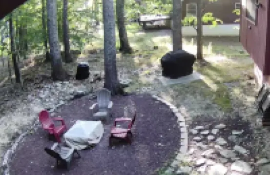 Beautiful Bi-level. Game room with pool table, 5 UHDTVs, WiFi. Central heat/air.
