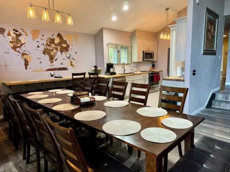 Come to Relax at HUGE 6 Bd/6 BA - Sleeps 18 people at Margaritaville Lake Resort