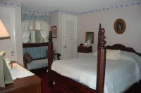 Two Bedroom Chalet, Charming, Quiet, River Front