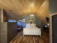 Heated Pool, Hot Tub, Pickleball, Sleeps 10, 70 Acres to Explore. Copper Ridge