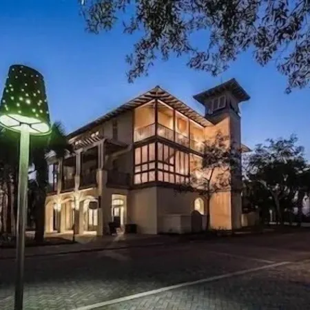 Beautiful 2 BR Watercolor Condo/Across from Beachclub/Next to Wine World!!