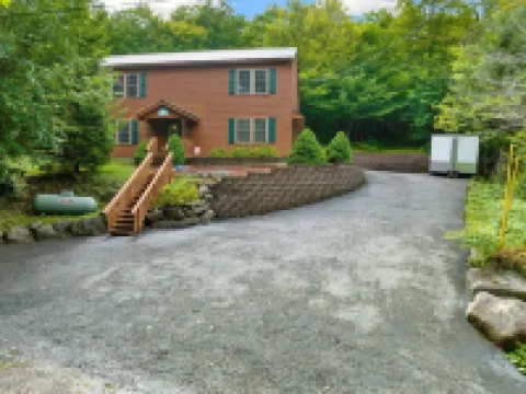 Roomy 3BR Cabin, easy access to snowmobile trail 4 & Hollywood Hills beach/ boat