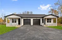 NEW 3 bedroom home located on a private lane bordering a nature reserve! Hotels near Twin Lakes Park
