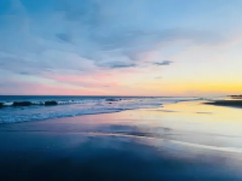 Fully Renovated Oceanfront - Private Beach Access - Dog Friendly - Sleeps 8