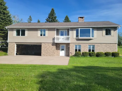 Spacious home in Hancock Twp. Includes indoor sauna! Pet-friendly.