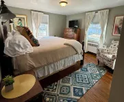 Cheerful 3bd Cape yards from beach/ river access