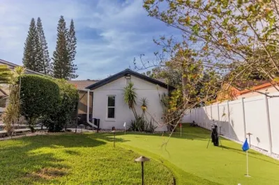 Upscale Tampa Bay Dream Home Pool / Putting Green