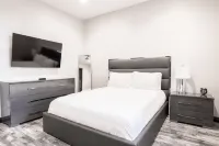 Spacious, Well-Appointed, Lux/Modern Touches w/ Pool Table, Ping-Pong & Fire Pit