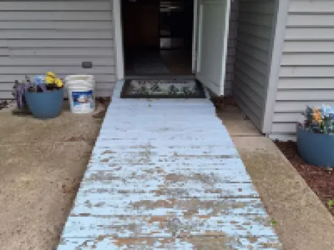 Lake Buffalo home, large lot, pet friendly 馬凱特縣酒店