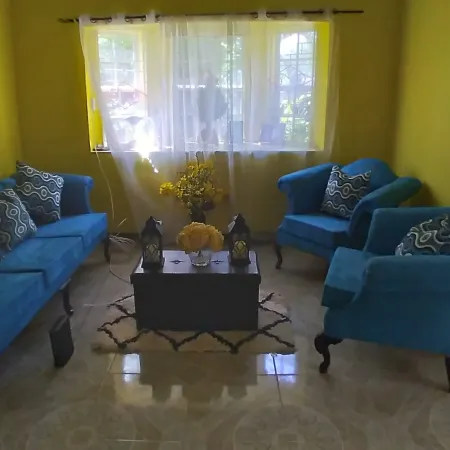 Charming Kingston Getaway - Private Room with Shared Facilities