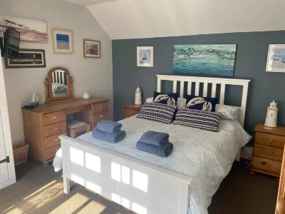 Beautiful Seaside Cottage, sleeps 5 & dog friendly