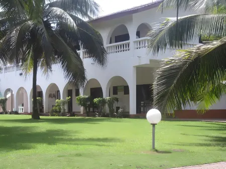 Coconut Grove Beach Resort