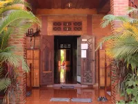 Zuela Guesthouse and Restaurant - parking