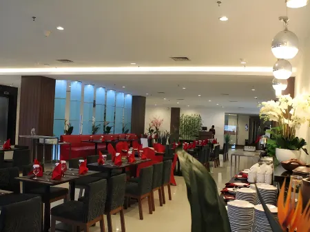 Ameera Hotel Отели рядом с достопримечательностью «HS Soeman Library»