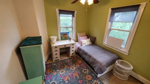 Hilltop Hide-away, close to everything! Hotels in Takoma Park