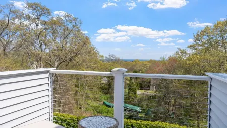 Modern coastal retreat w/ pool,  close to beaches and golf courses.