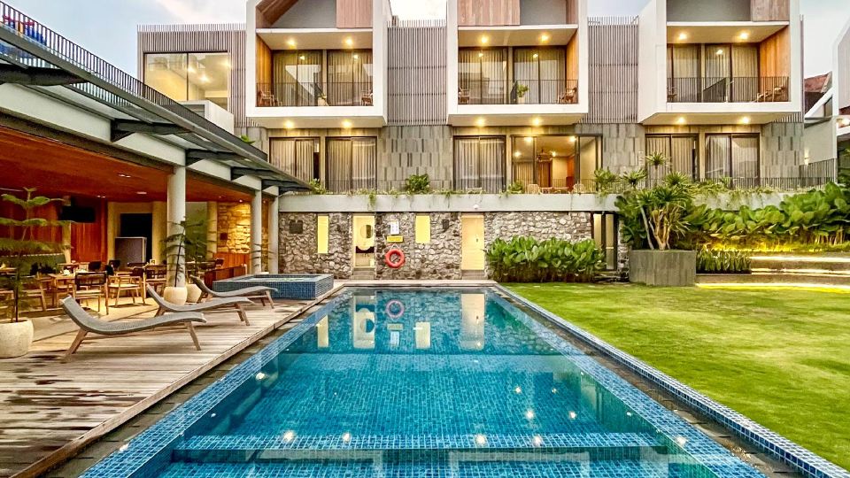 Facade Hotel by Azana