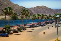 Private Pool Home minutes to Laughlin Casinos, Colorado river, Lake Mohave.