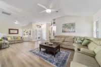 The Villages! 2 Squares!-Pool Access -Free Wifi-All Amenities-Shopping Galore!