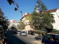Hotel des Bains à 10 Min de Paris فنادق في كريتيل