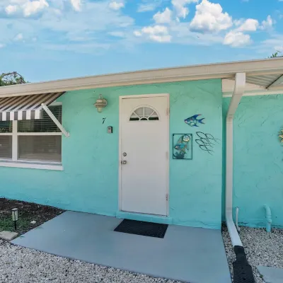 Turtle Walk - Walk to Gorgeous Beach! WALK to 12 different Restaurants! Hotels near Longboat Key