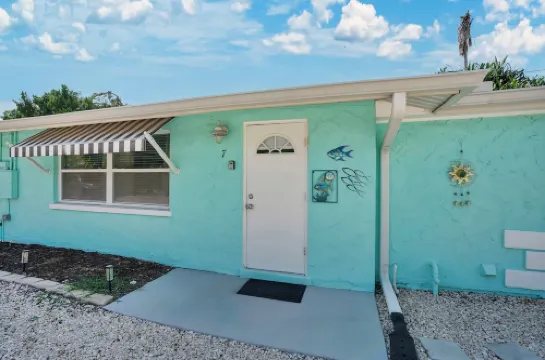 Turtle Walk - Walk to Gorgeous Beach! WALK to 12 different Restaurants!