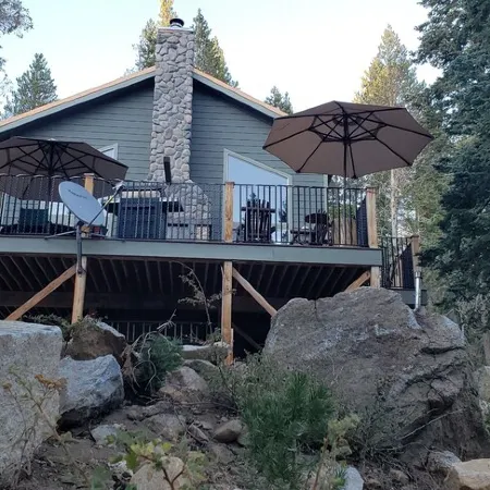 Rustic cabin in the Shaver/Huntington lake area