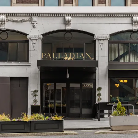Kimpton PALLADIAN HOTEL by IHG Отели рядом с достопримечательностью «Пляз Алки»