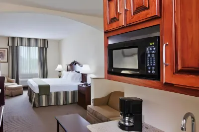 Holiday Inn Express & Suites Woodward Hwy 270