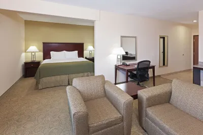 Holiday Inn Express & Suites Brownfield