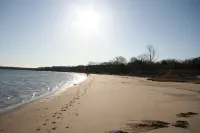 Heated pool/5 min walk to Beach/Beautiful Sag Harbor Village /Restaurant/Museum