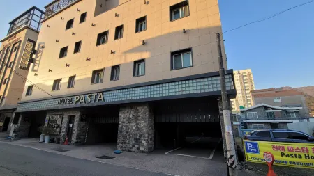 Jinhae Pasta Hotel Отели рядом с достопримечательностью «Yeojwacheon Stream»