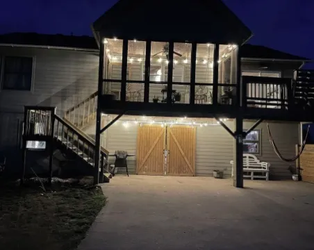 Pet Friendly 5-bedroom cottage just a 16-minute walk to Outer Banks Beaches