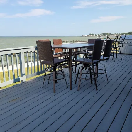 The Potomac Retreat with Million-dollar view. 3-bedroom in charming with AC WiFi