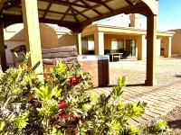 Wknd@Bernies Beautiful Sunset-Water Views, Prvt Heated Hot Tub, Large Game Room! Hotels in 