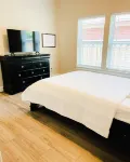 4 beds/ 3 bedrooms/ Family & Pet Friendly