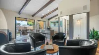 Luxury Retreat!! Heated Pool, Hot tub, grill and close to Everything!