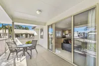 Noosa River Palms Hotels in Doonan