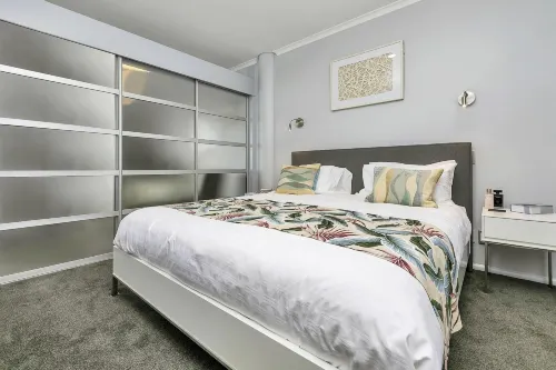 Deluxe Waterfront & City Apartment