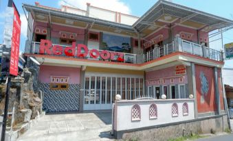 RedDoorz Near Desa Wisata Tambi Dieng