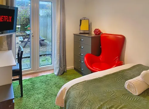 Living Large 5Br Home - Parking - Ideal for Groups