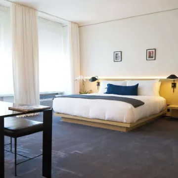 The Chicago Hotel Collection - Ambassador Gold Coast โรงแรมใกล้อาสนวิหารโฮลีเนม