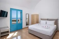 Hillside Elegance Hotels near Fira
