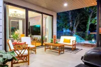 Eastside Home Sleeps 18 with Cowboy Pool & Fire Pit - Bungalow