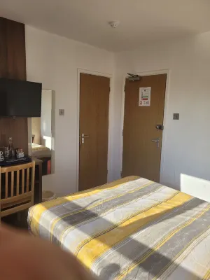 The Gatwick White House Hotel Отели в г. Редхилл